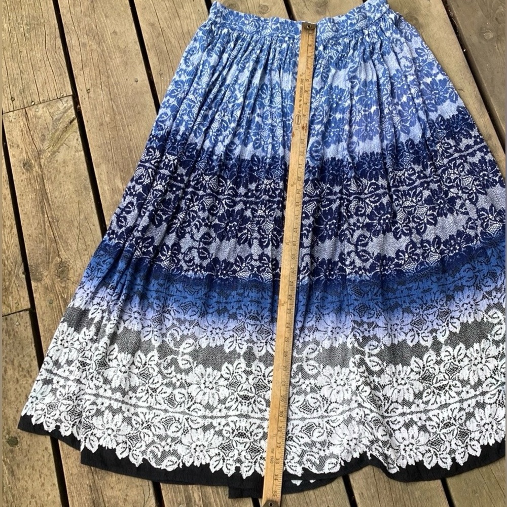Skirt COLLECTIONS Floral Maxi Midi Boho Blue White Size Medium Stretches - Picture 5 of 10